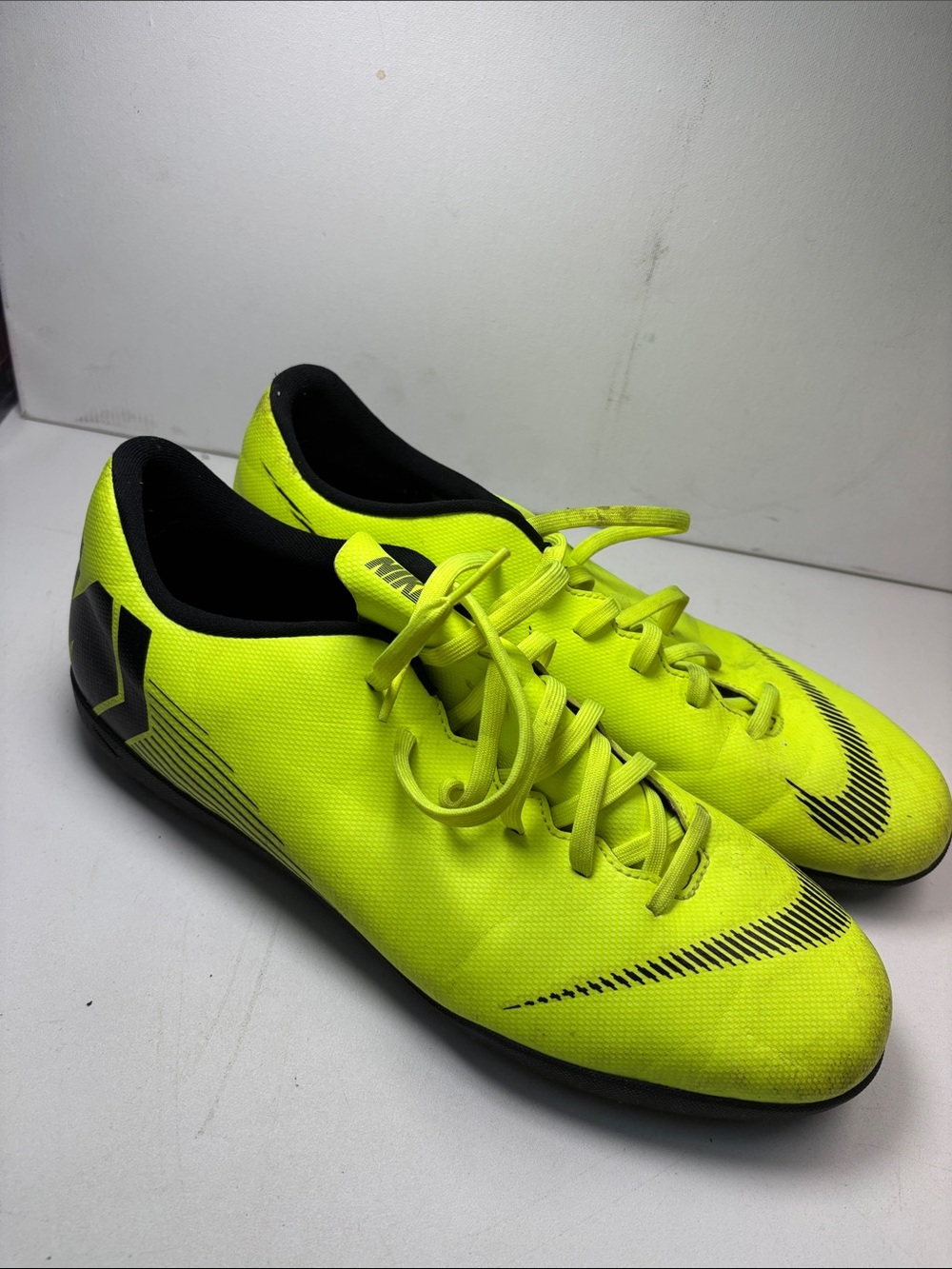 Nike Men's Neon Yellow Athletic Soccer Shoes